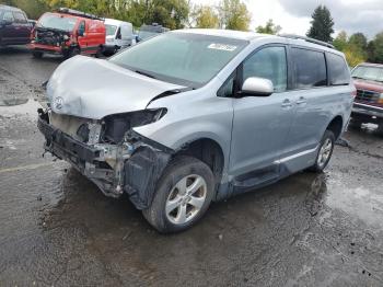  Salvage Toyota Sienna