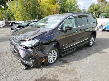  Salvage Chrysler Pacifica