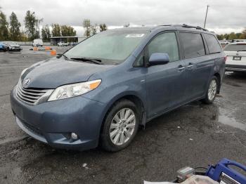  Salvage Toyota Sienna