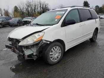  Salvage Toyota Sienna