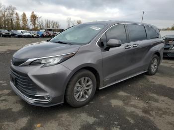  Salvage Toyota Sienna