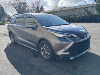  Salvage Toyota Sienna