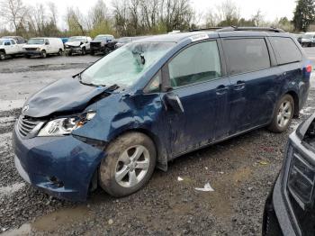  Salvage Toyota Sienna
