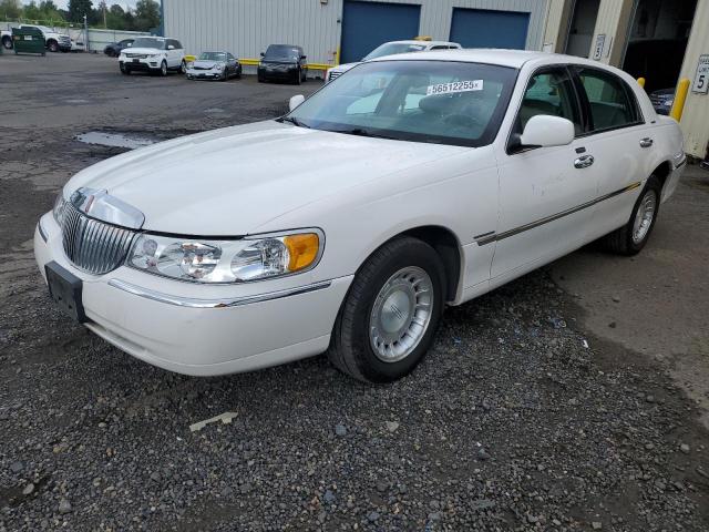  Salvage Lincoln Towncar