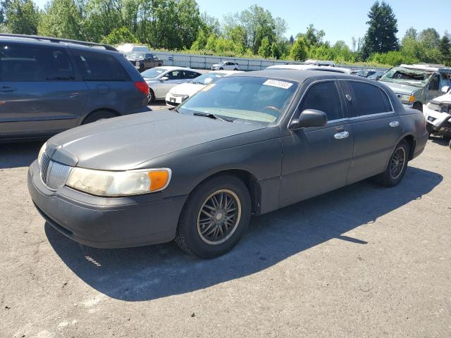  Salvage Lincoln Towncar