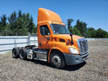  Salvage Freightliner Cascadia 1