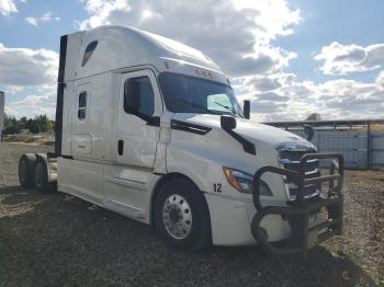  Salvage Freightliner Cascadia 1
