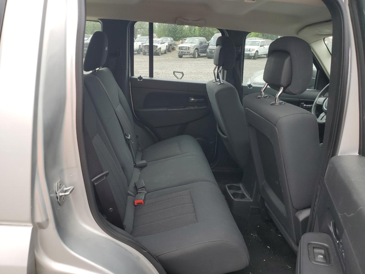 Jeep Liberty Sport Image 8