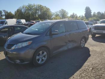  Salvage Toyota Sienna