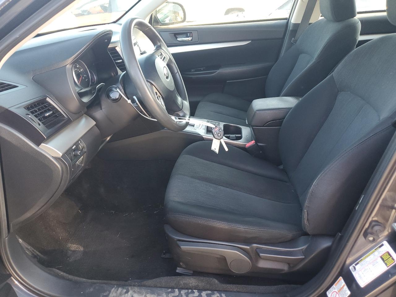 Subaru Outback 2.5i Image 4