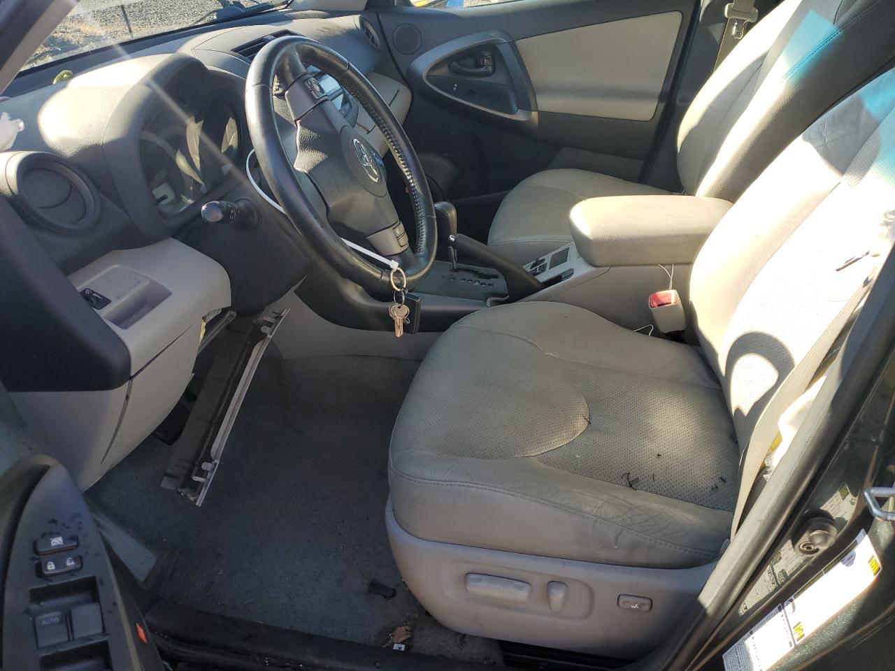 Toyota RAV4 Limited Image 9