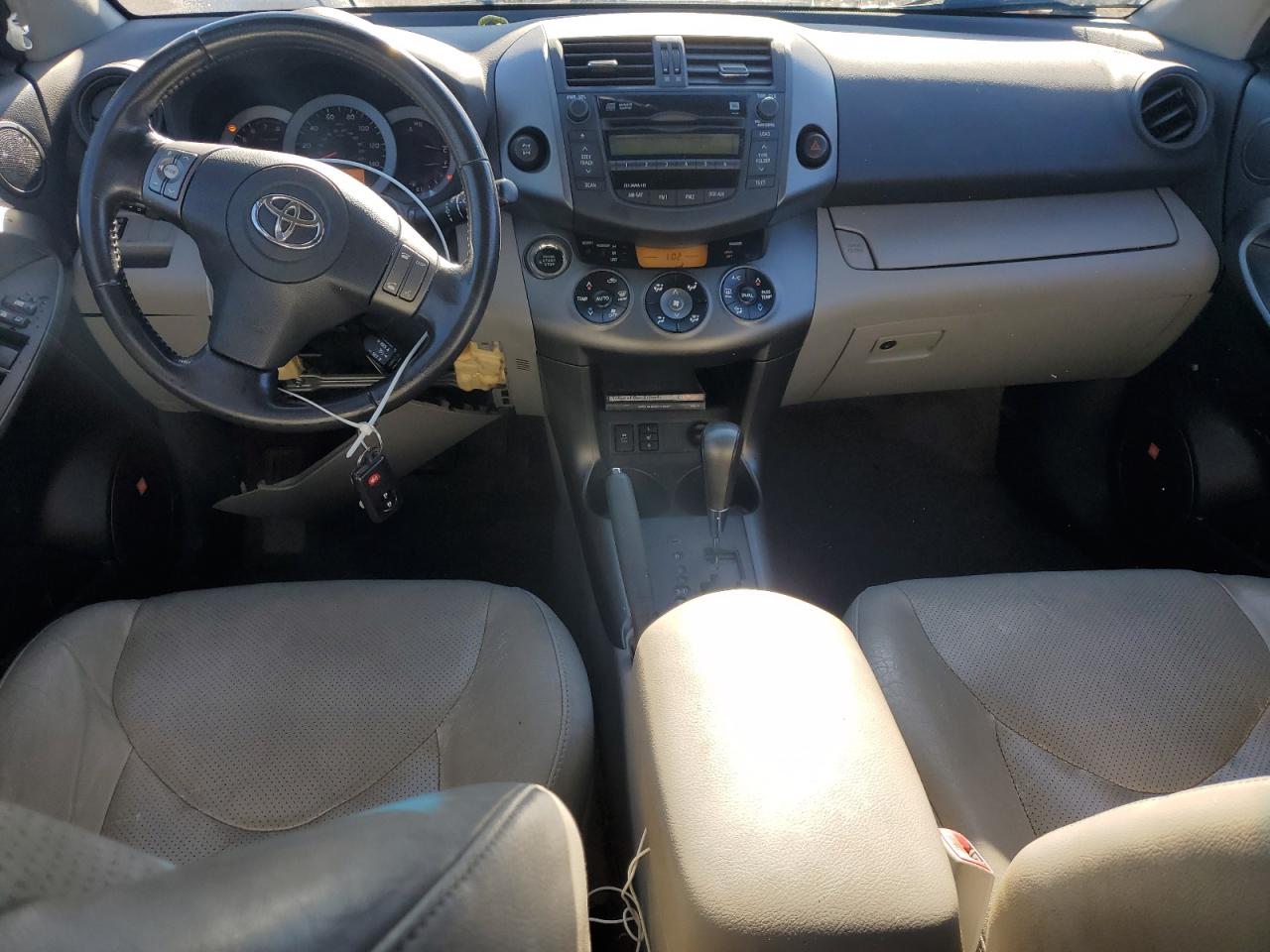 Toyota RAV4 Limited Image 12