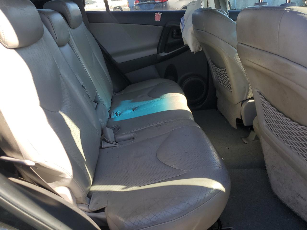 Toyota RAV4 Limited Image 11