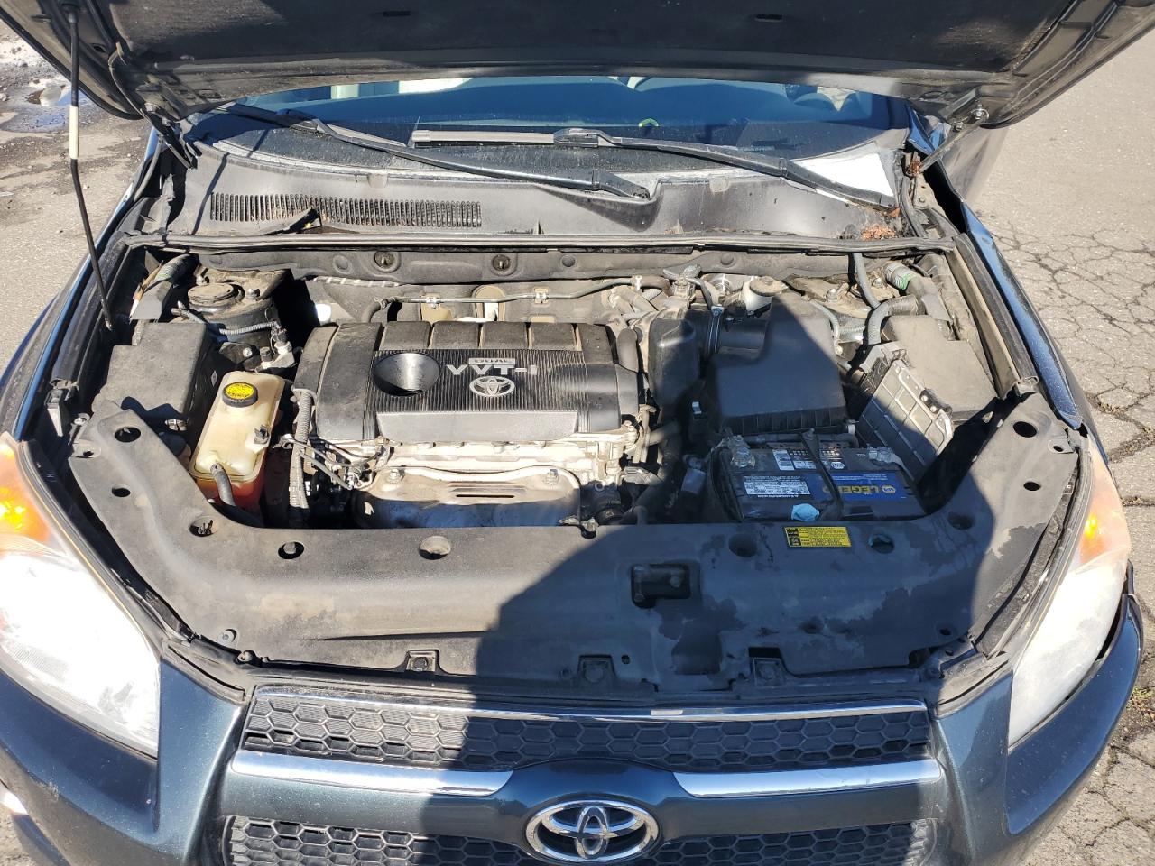 Toyota RAV4 Limited Image 4