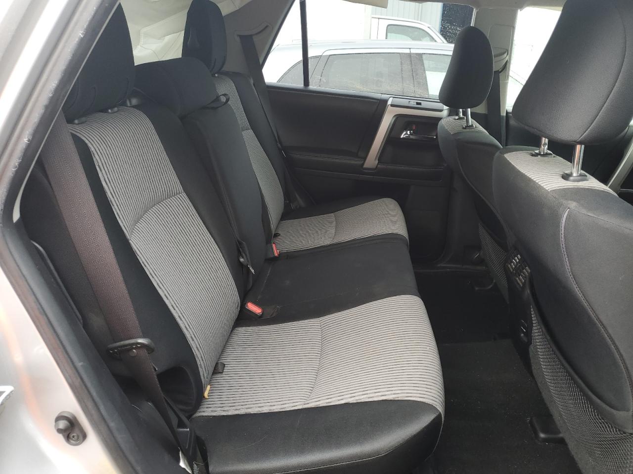 Toyota 4Runner Sr5 Image 9