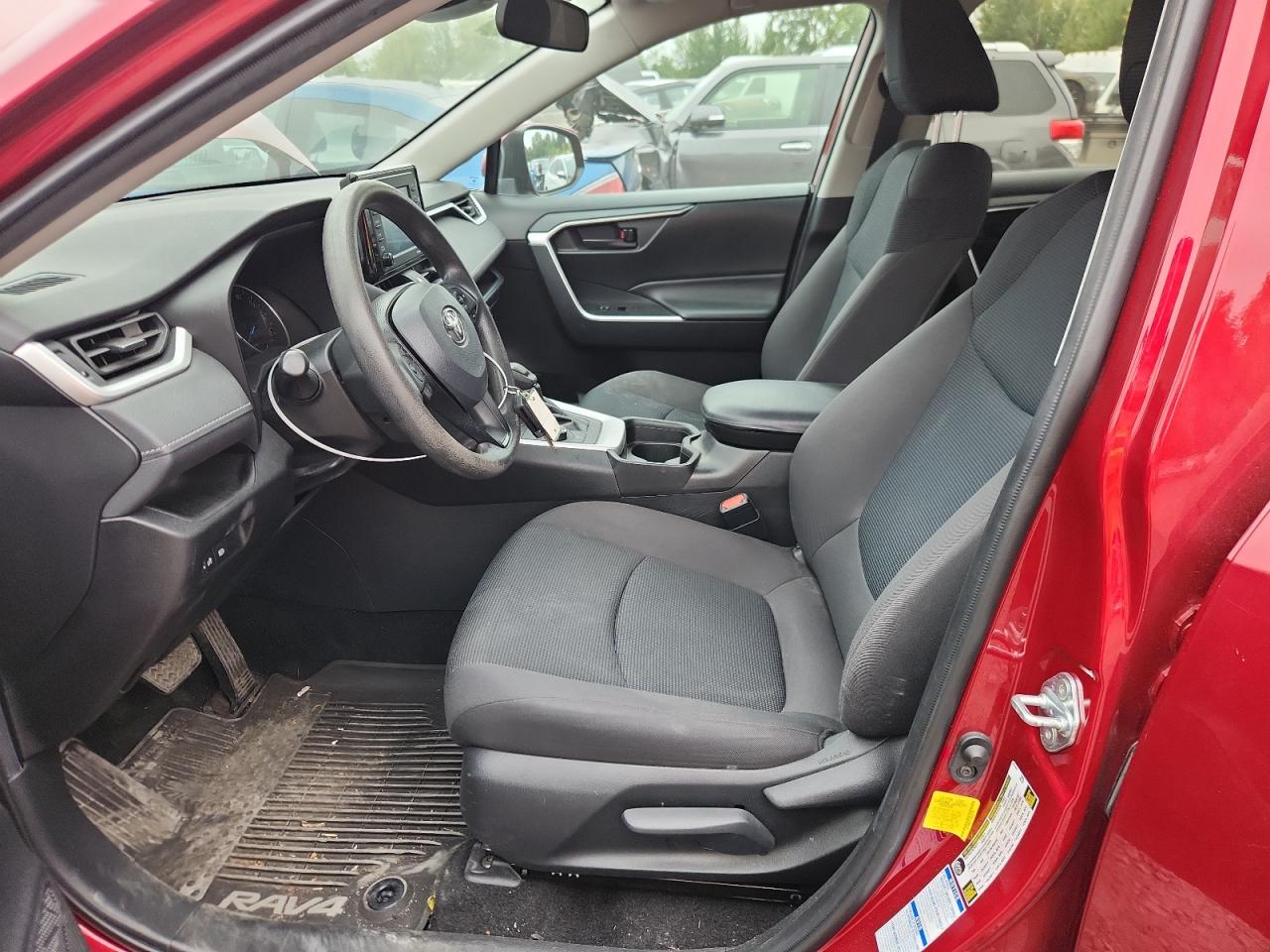 Toyota RAV4 Le Image 6