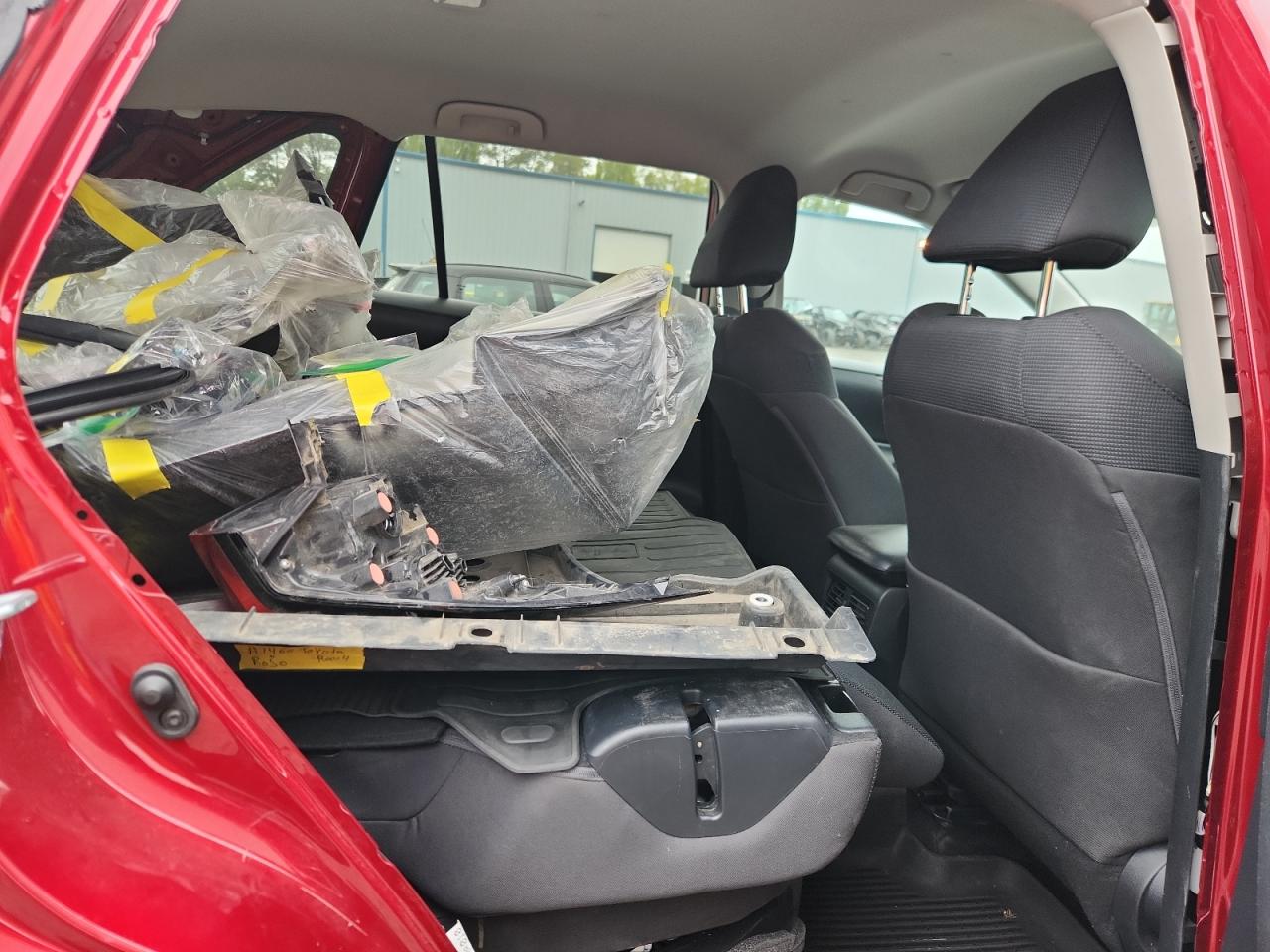 Toyota RAV4 Le Image 11