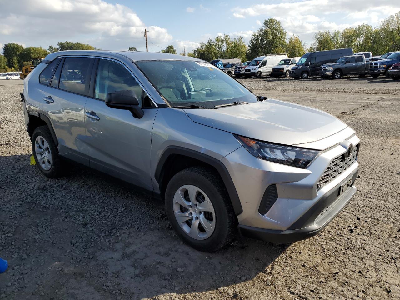 Toyota RAV4 Le Image 4