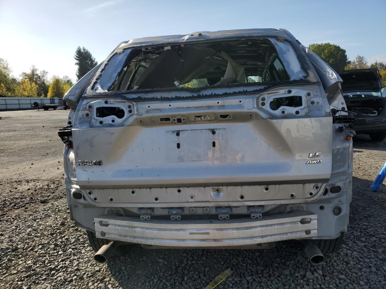 Toyota RAV4 Le Image 5