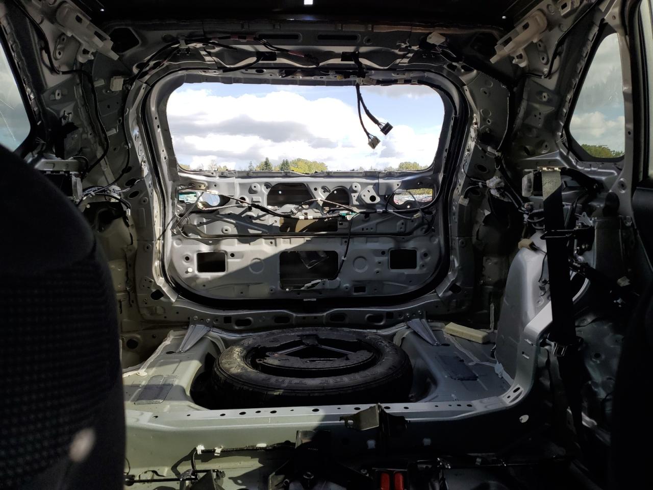 Toyota RAV4 Le Image 12