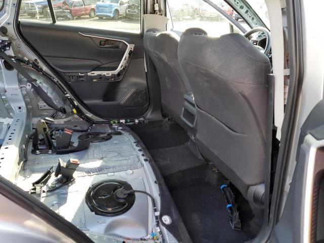 Toyota RAV4 Le Image 9