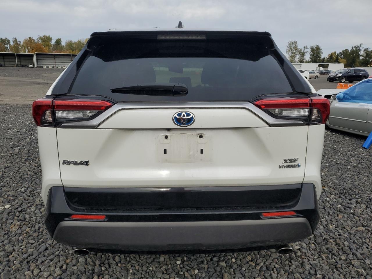 Toyota RAV4 Xse Image 7