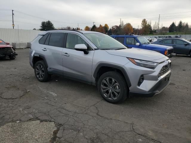 Toyota RAV4 Limited Image 8