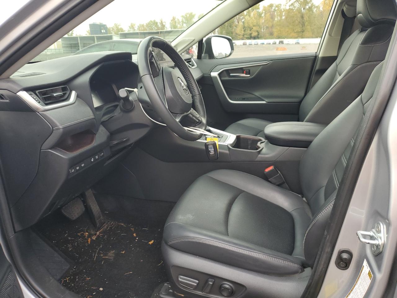 Toyota RAV4 Limited Image 4