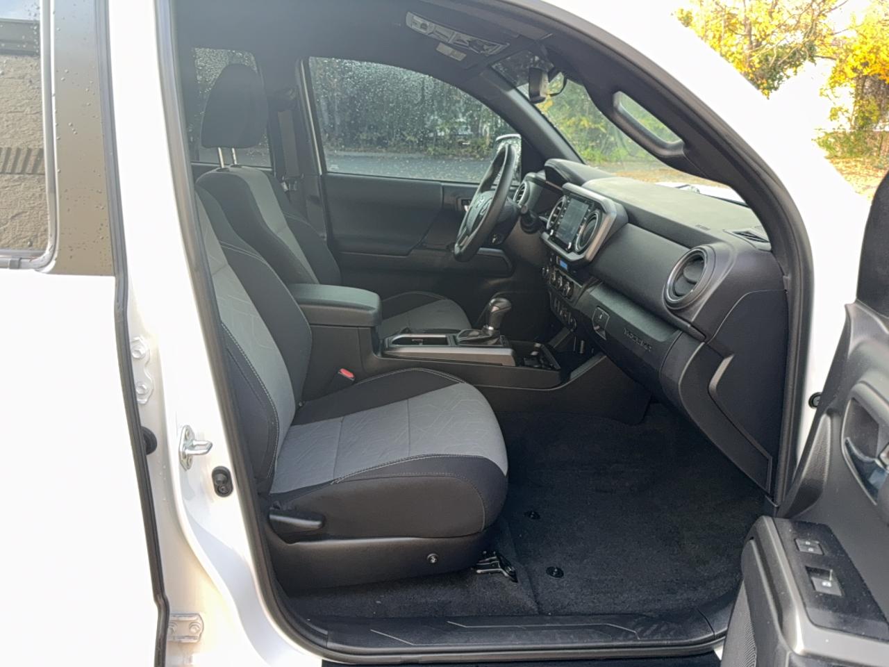 Toyota Tacoma Double Cab Image 4