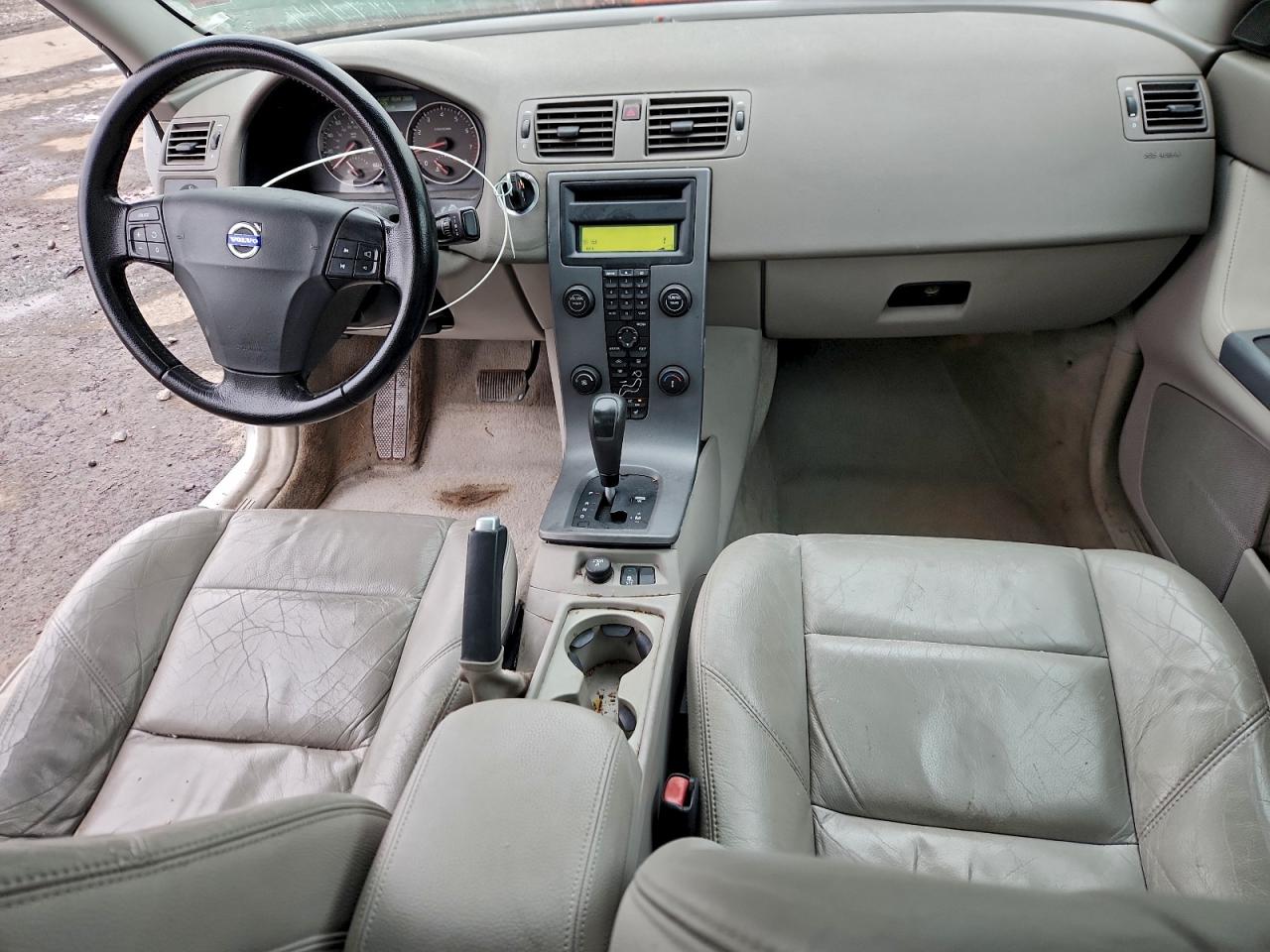 Volvo S40 2.4i Image 6