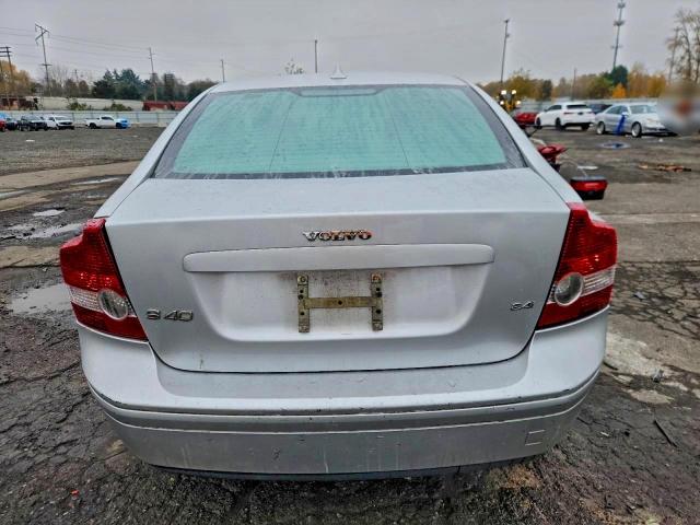 Volvo S40 2.4i Image 2