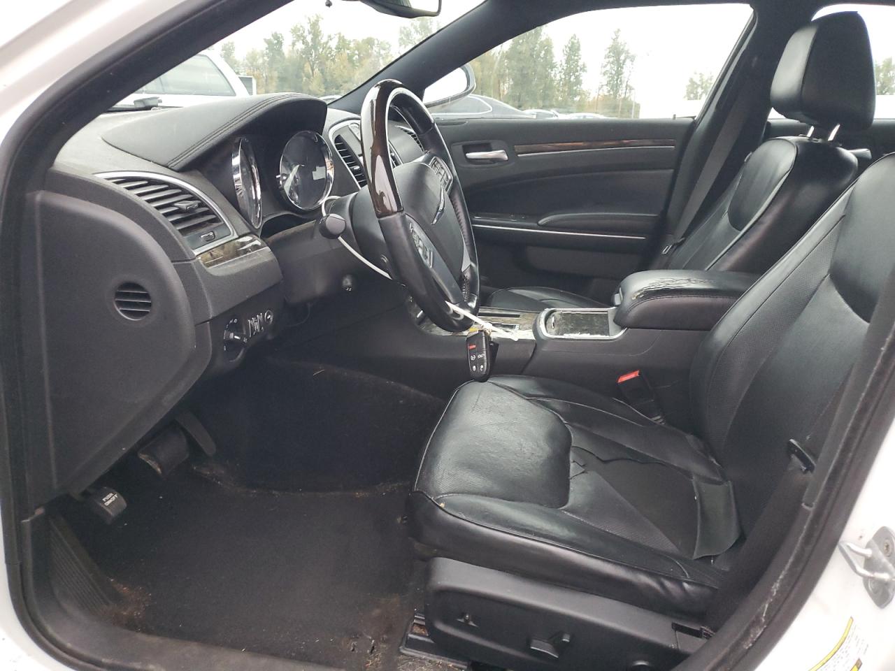 Chrysler 300 Image 11