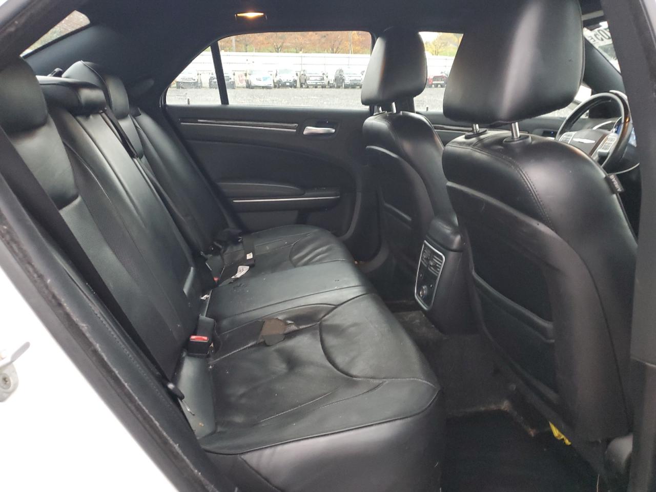 Chrysler 300 Image 7