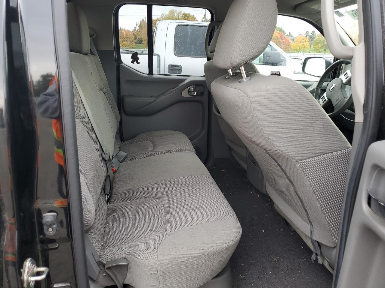 Nissan Frontier S Image 8