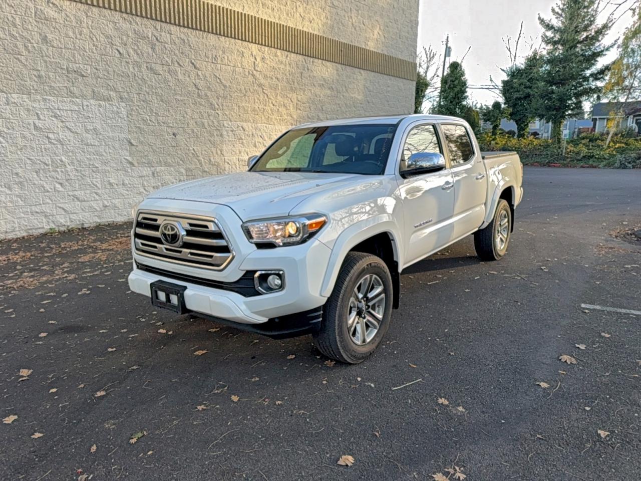 Toyota Tacoma Double Cab Image 2