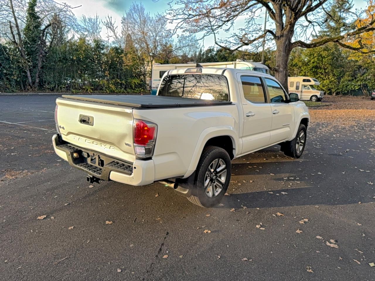 Toyota Tacoma Double Cab Image 9