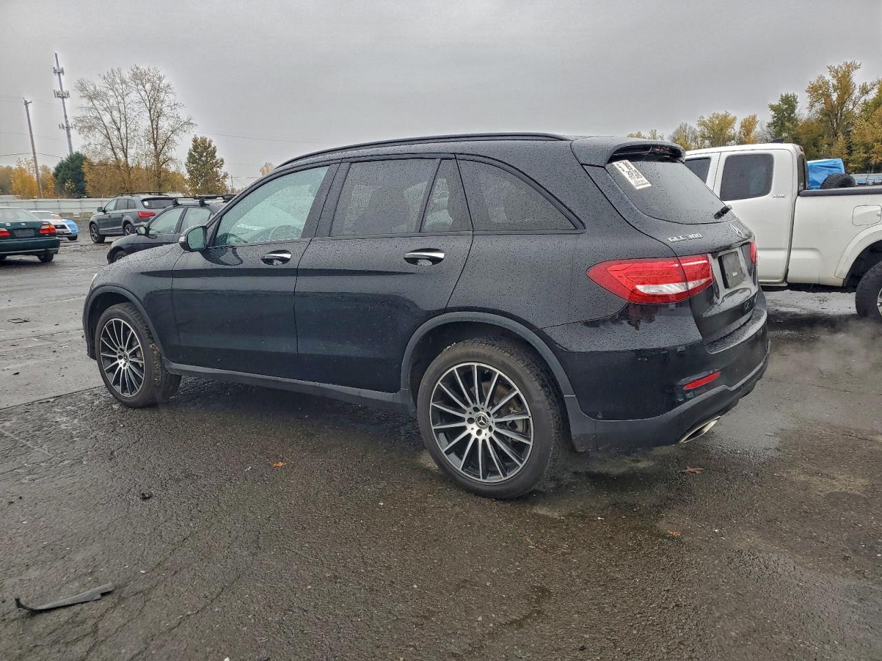 Mercedes-Benz GLC 300 Image 2