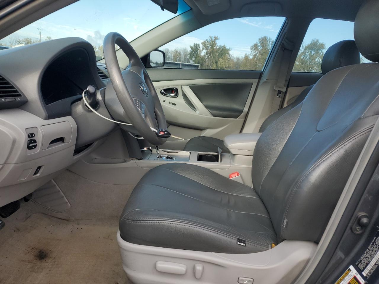 Toyota Camry Base Image 11