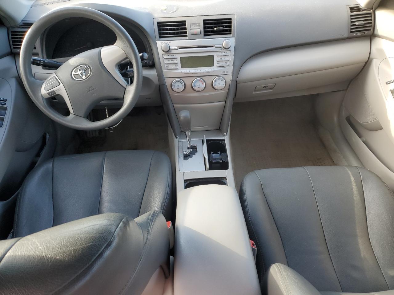 Toyota Camry Base Image 3