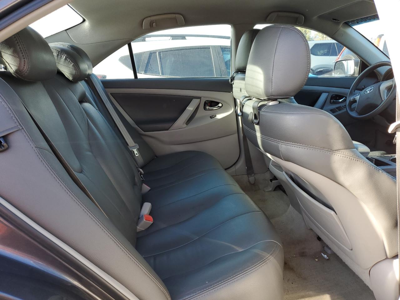 Toyota Camry Base Image 9