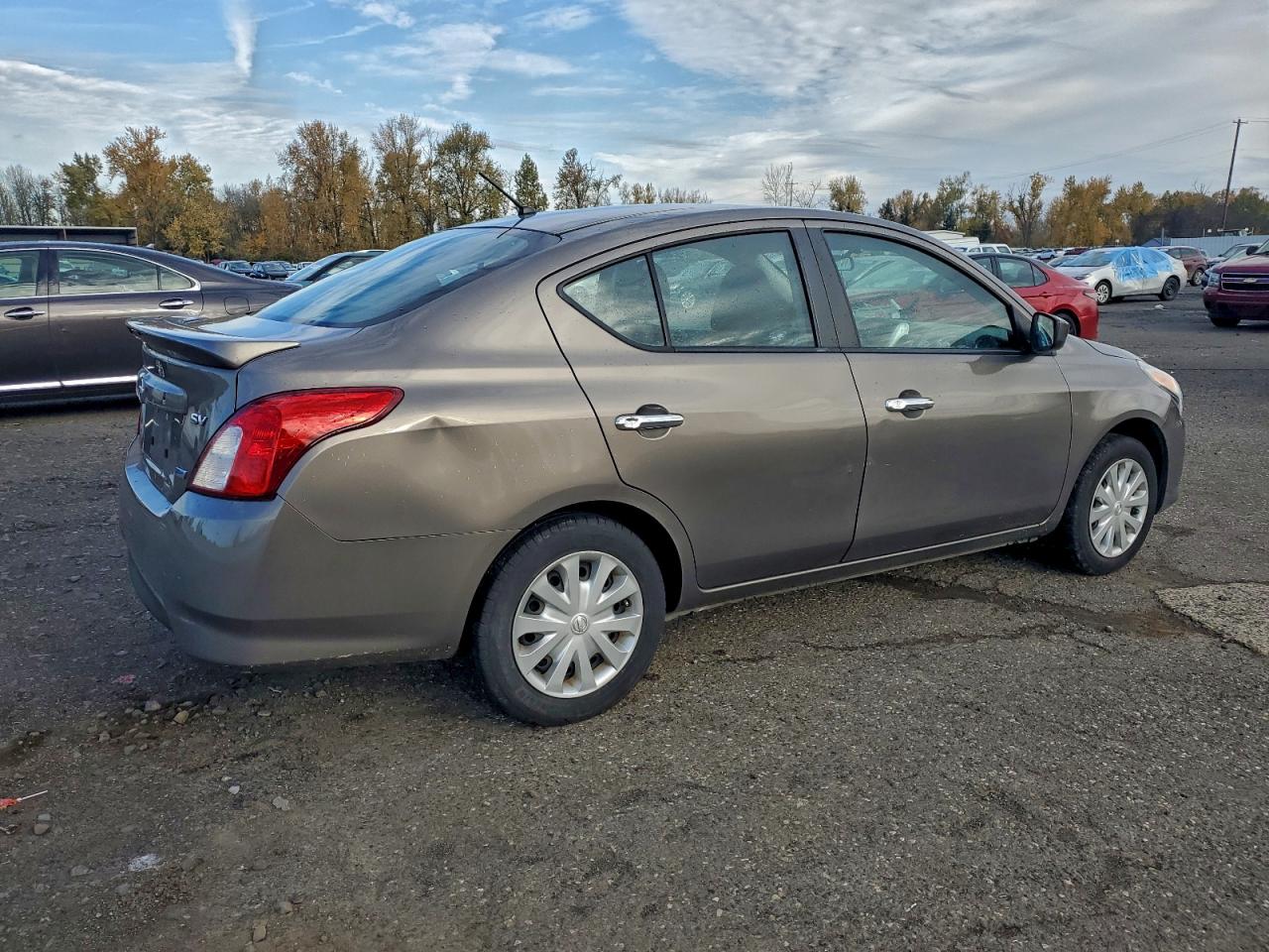 Nissan Versa S Image 2
