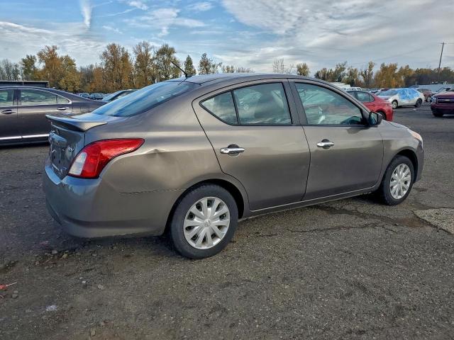 Nissan Versa S Image 2