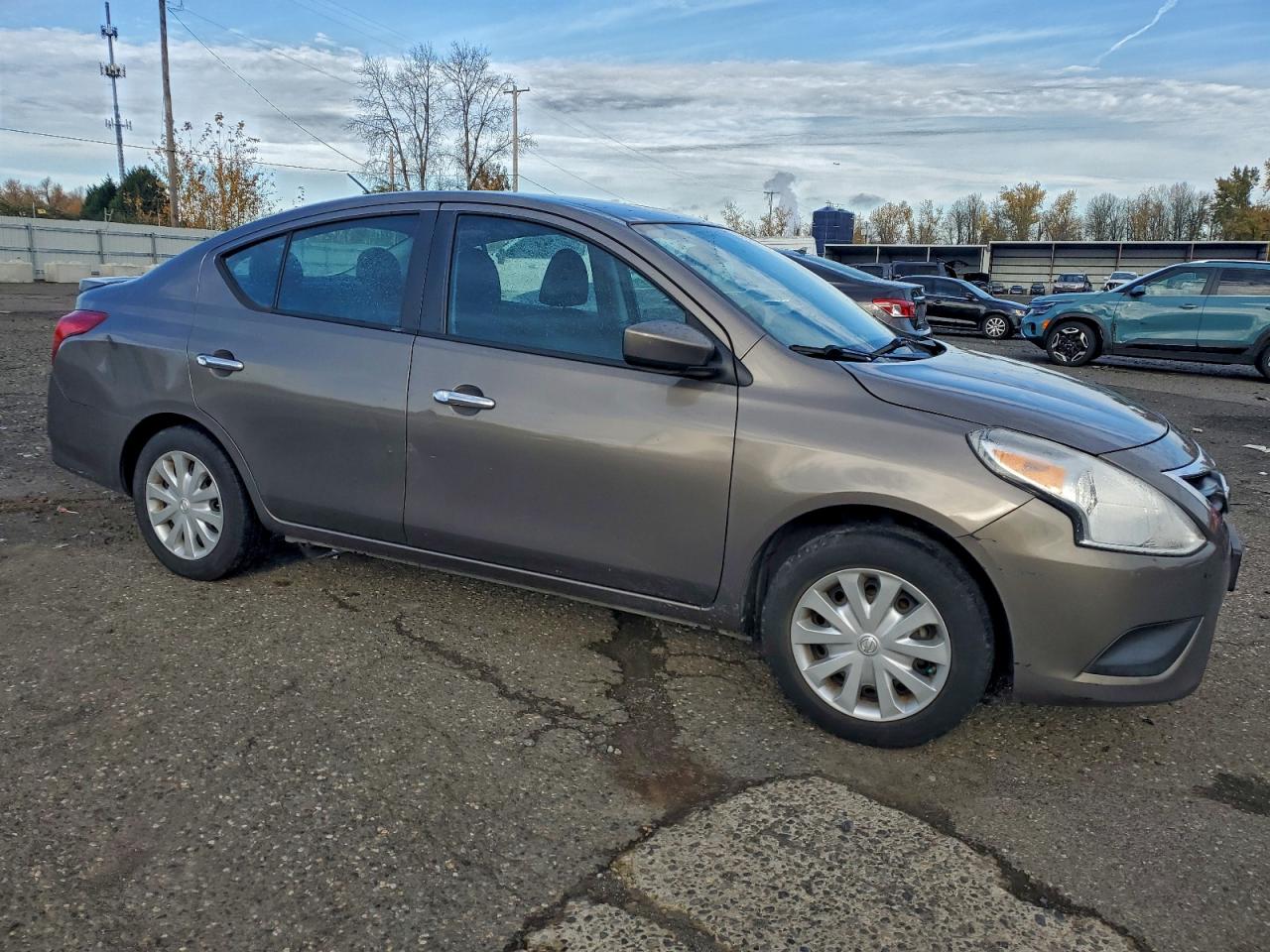 Nissan Versa S Image 8