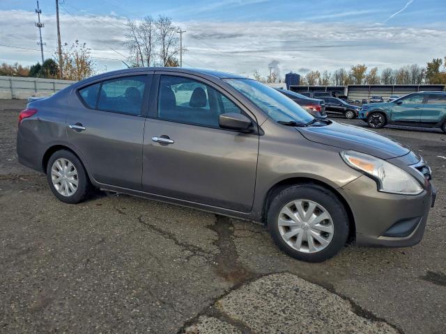Nissan Versa S Image 8