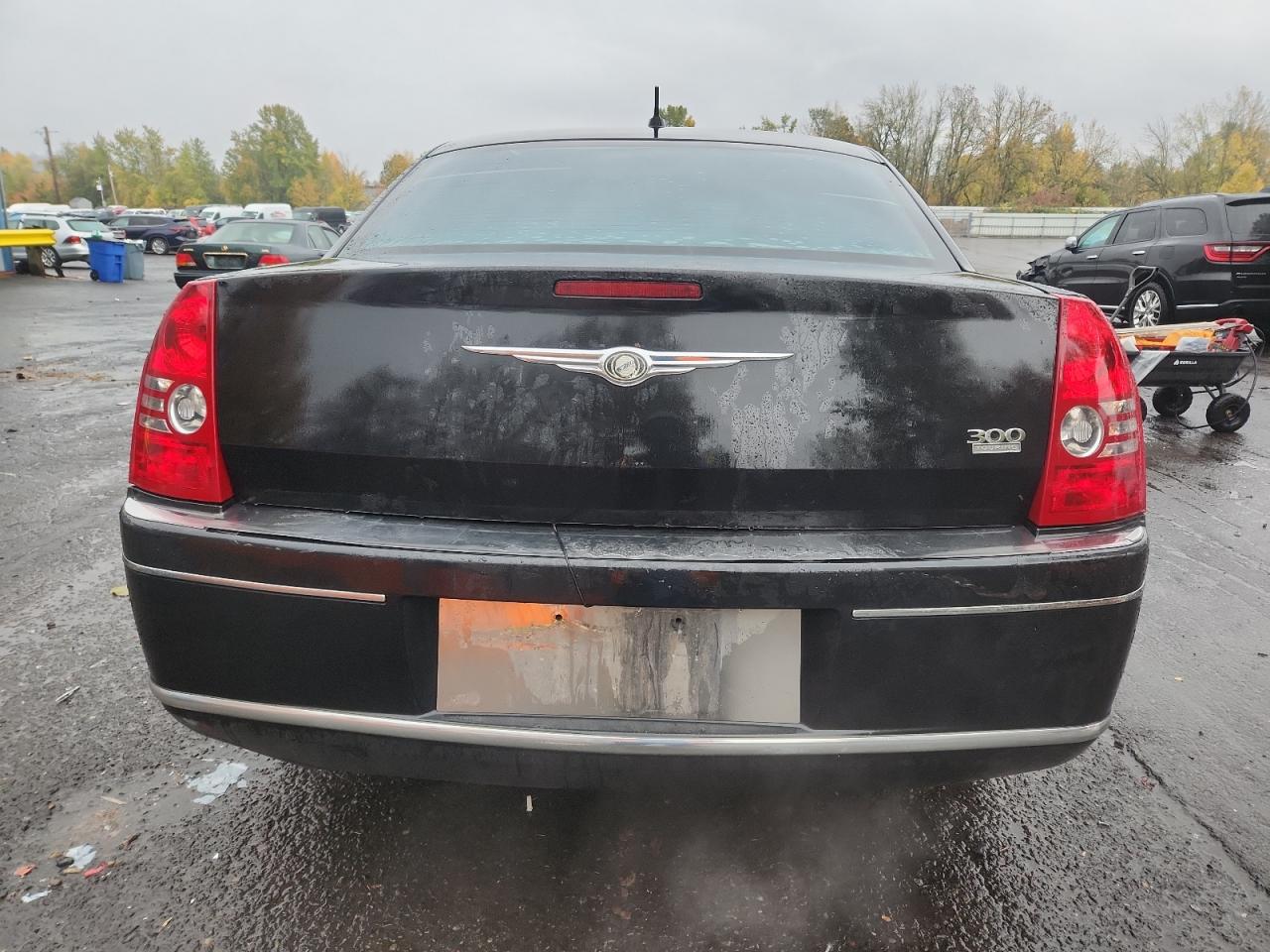 Chrysler 300 Touring Image 8