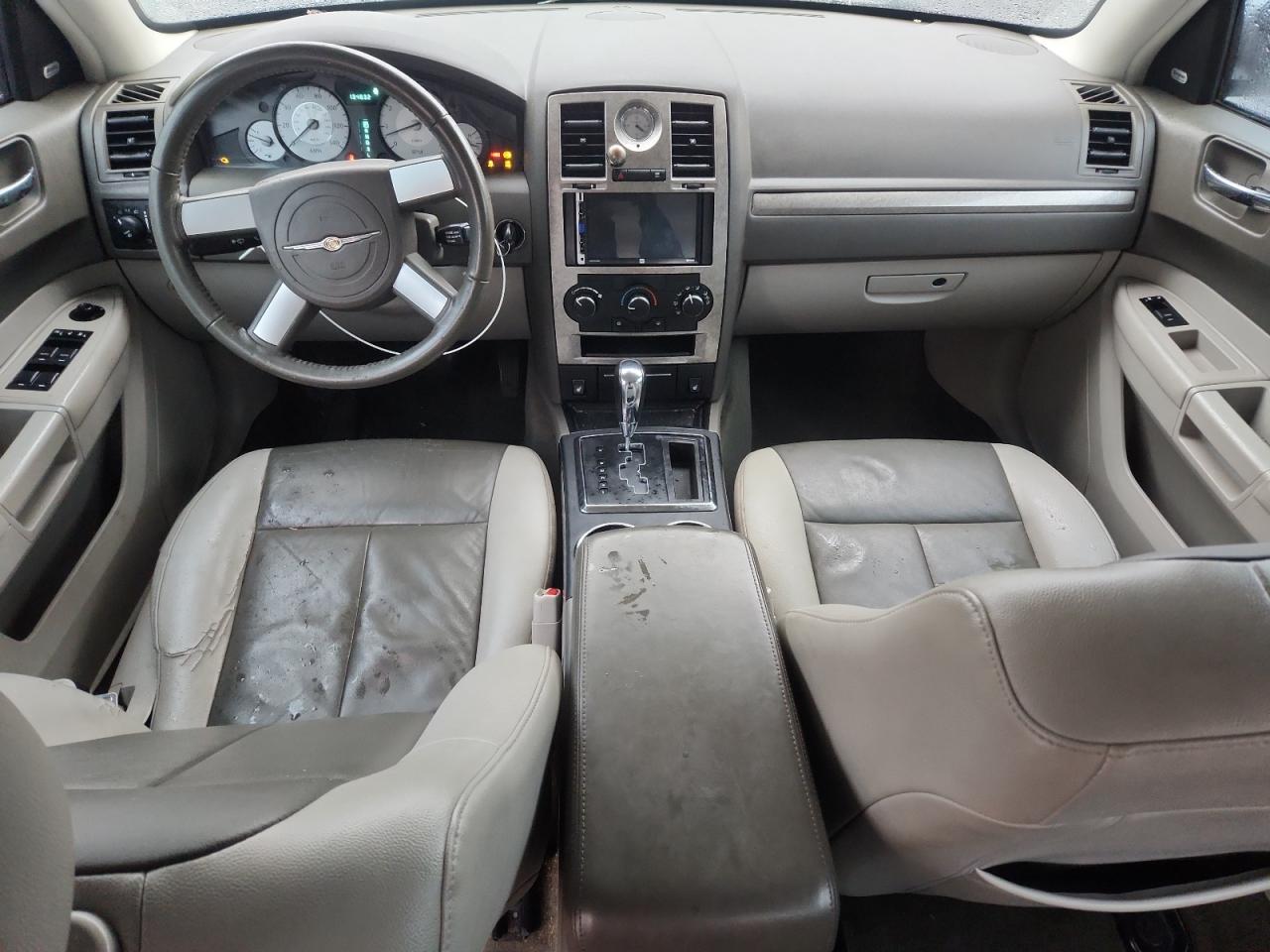 Chrysler 300 Touring Image 9