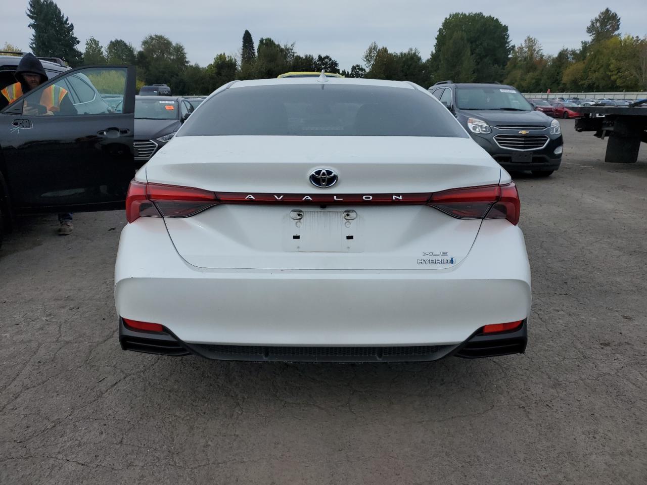 Toyota Avalon Xle Image 2