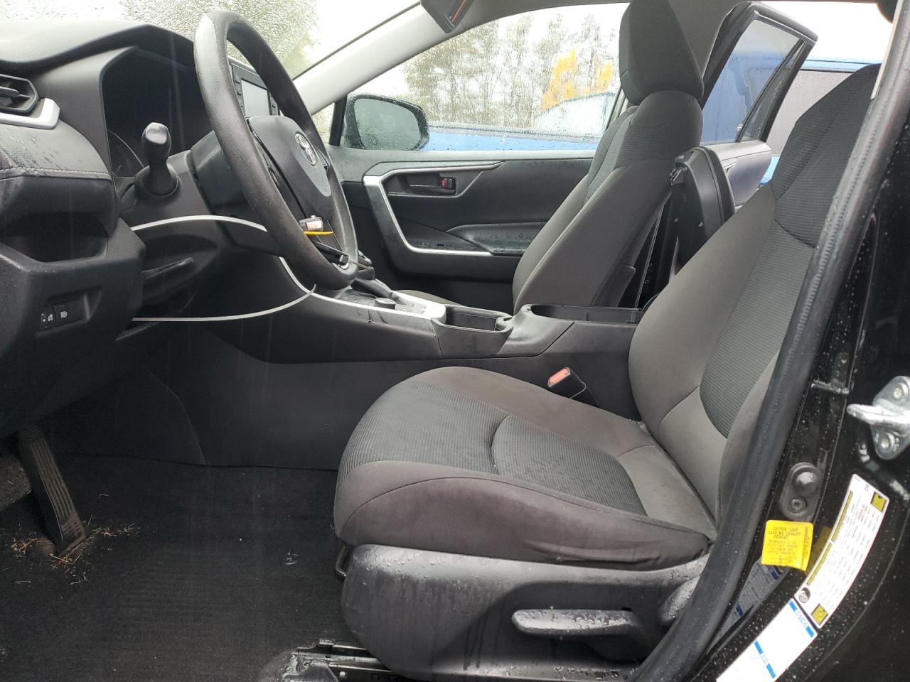 Toyota RAV4 Le Image 6