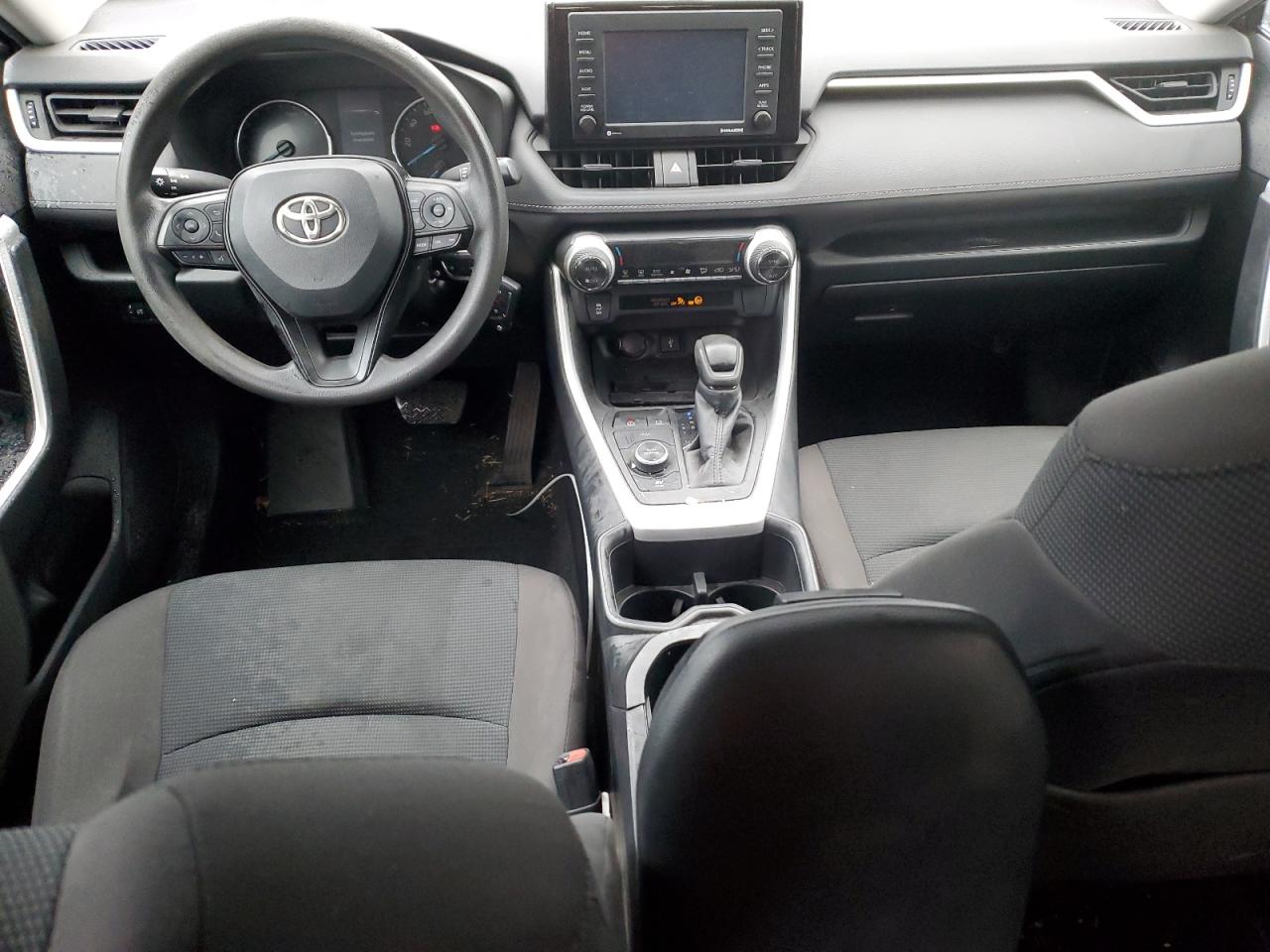 Toyota RAV4 Le Image 9