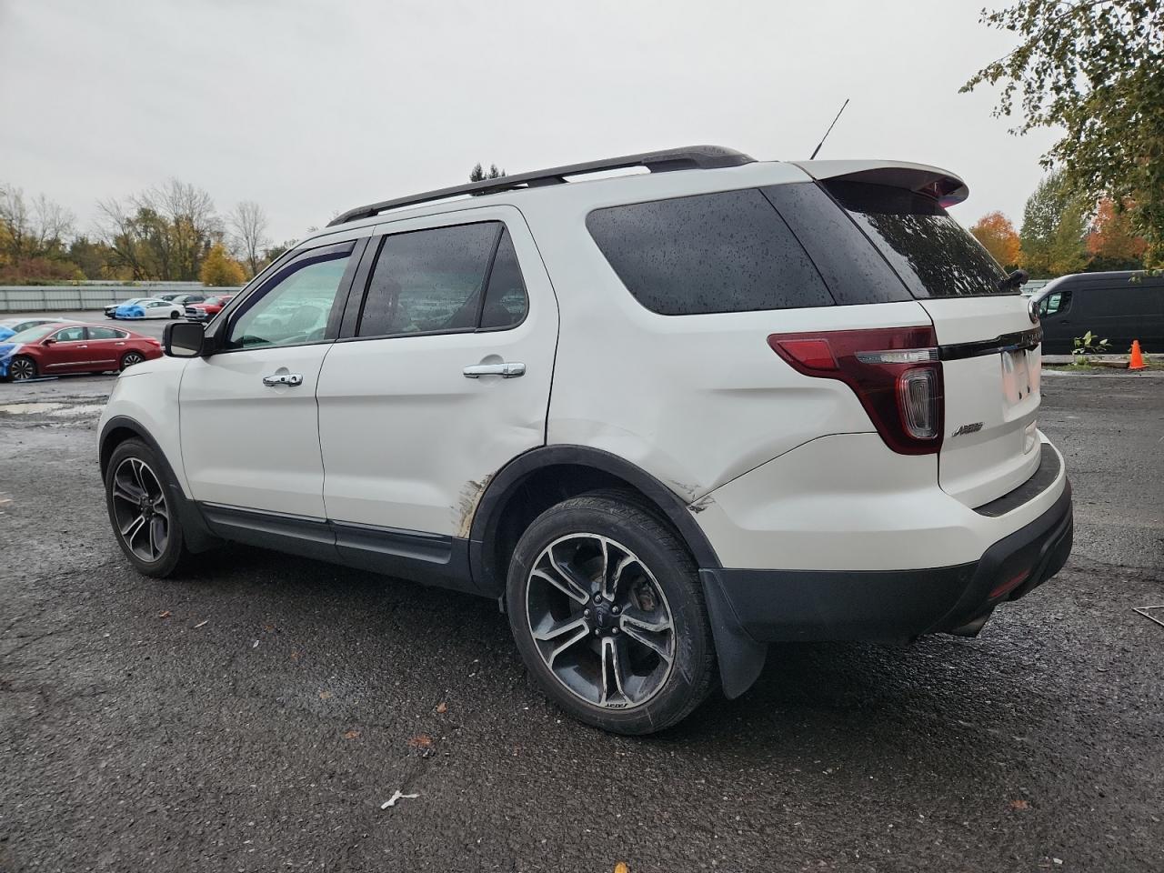 Ford Explorer Sport Image 9